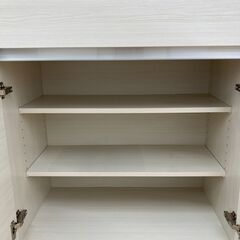 A-589【リユースのサカイ野々市店】ジモティ来店特価‼ 食器棚 3枚扉 木製 木目調 白 ホワイト クリーニング済みの画像