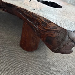 一枚ものの板のローテーブルの画像