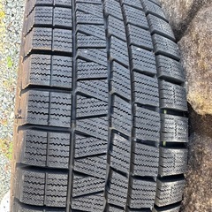 〔急募〕スタッドレス　16インチ PCD100 ほぼ新品‼︎の画像