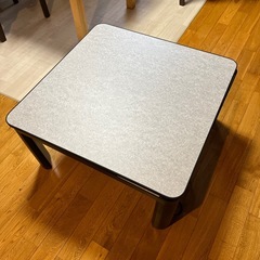 こたつ　正方形の画像
