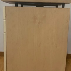 キャスター付きの棚 (天板の高さ調節可能)の画像