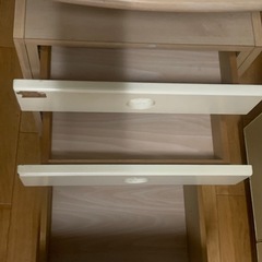 キャスター付きの棚 (天板の高さ調節可能)の画像