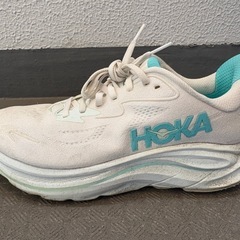 HOKA ランニングシューズの画像
