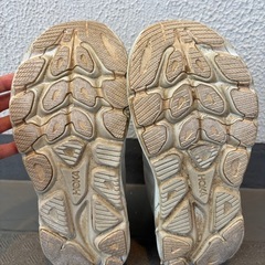 HOKA ランニングシューズの画像