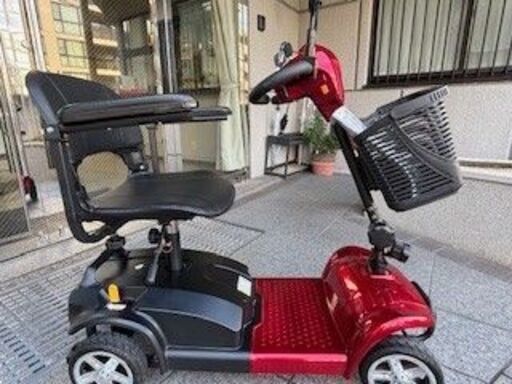 シニアカーとても綺麗です。まだ元気なので、少し購入するのが早く、中古で購入後２回乗っただけです。