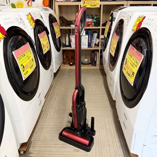 【超美品‼️】東芝 コードレススティッククリーナー サイクロン式掃除機 2way サテンレッド♪