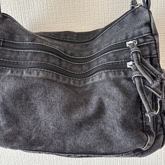 黒デニムショルダーバッグの画像