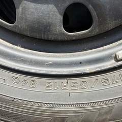 ダンロップ、スタッドレスタイヤホイール付きの画像