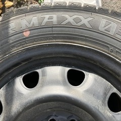 ダンロップ、スタッドレスタイヤホイール付きの画像