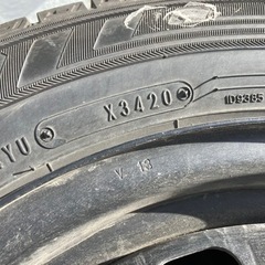 ダンロップ、スタッドレスタイヤホイール付きの画像