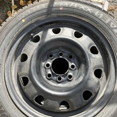 ダンロップ、スタッドレスタイヤホイール付きの画像