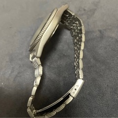 「SWISS MILITARY HANOWA」のクォーツ腕時計です。の画像