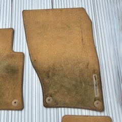 ポルシェ・カイエン用  フロアマットの画像