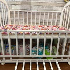 ベビーベッドの画像
