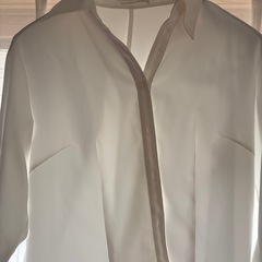 11号未使用に近いフォーマルブラウスとスカートの画像