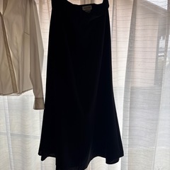 11号未使用に近いフォーマルブラウスとスカートの画像