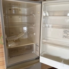 冷蔵庫引き取りで1000円差し上げます　の画像