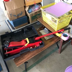 ケース付き油圧ジャッキの画像