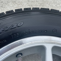 スタッドレスタイヤ アルミホイールセット 185/65R14 14×6JJの画像