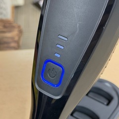 【超美品‼️】ティーズネットワーク 2023年製 コードレスハンディクリーナー サイクロン式掃除機 先端LEDライト付き ブラック♪の画像