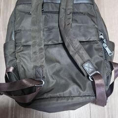 ​Mサイズ ブラウンのバックパックの画像
