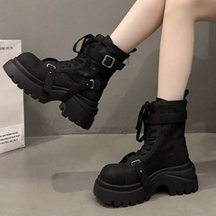 厚底ショートブーツの画像