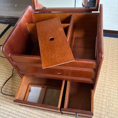 木製小物入れ鏡付きの画像