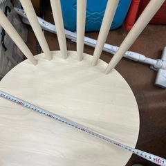 白色円テーブル　椅子セットの画像