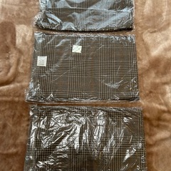 未使用品グローバルワークGLOBALWORK3品セット冬の嫌なパチパチを軽減 静電軽減着られるストールベージュグレンチェック55マフラースカーフショールポンチョ 膝掛け ひざ掛けブラウン茶色ベージュチェック製品タグ定価3,490円レディース女性用婦人womenの画像