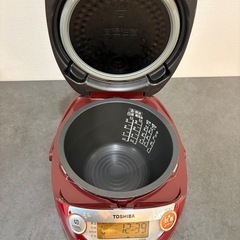 TOSHIBA 炊飯器 3合炊き　RC-6XF 赤の画像
