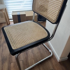 ラタンチェアの画像