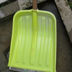 中古【雪かき用ショベル スコップ】プラスチック製の画像