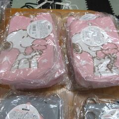 スヌーピー　ニット　携帯用ポシェット　新品未使用　中サイズのトート　1500円　大サイズは2000円ですの画像