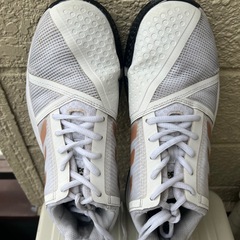 adidasコートジャムテニスシューズの画像