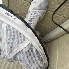 adidasコートジャムテニスシューズの画像