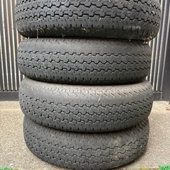 バン用鉄チンホイールとタイヤの画像