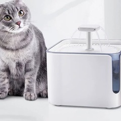 給水器　ペット水飲み器　フィルター付きの画像