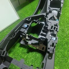 BMW F30 センターコンソール アームレストの画像