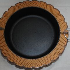 [1733] 南部 鉄器 タジン鍋 19cmと花柄小皿 5枚セットの画像