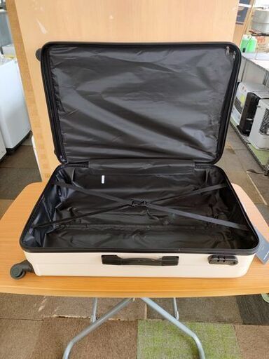 未使用品 HUNDRED 63L キャリーケース Ｍサイズ MCR-001 24インチ ベージュ ハードケース スーツケース キャスタ