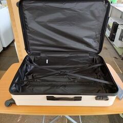 未使用品 HUNDRED 63L キャリーケース Ｍサイズ MCR-001 24インチ ベージュ ハードケース スーツケース キャスター付き キャリーバッグ 札幌 北20条店の画像