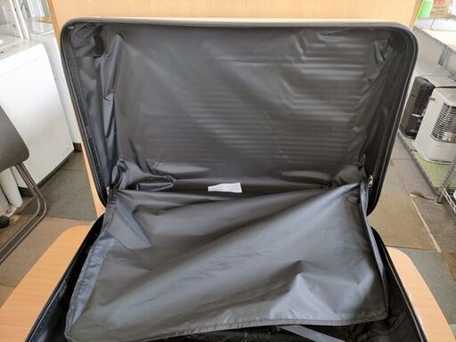 未使用品 HUNDRED 63L キャリーケース Ｍサイズ MCR-001 24インチ ベージュ ハードケース スーツケース キャスタ