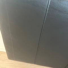 黒ソファの画像
