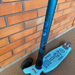 maxi m-cro deluxe マキシマイクロデラックス キックボードの画像