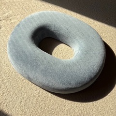 【美品定価5980円】Lelante 円座クッション ドーナツクッション 高反発 グレーの画像