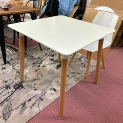 清潔感あふれる2人掛ダイニングセットの画像