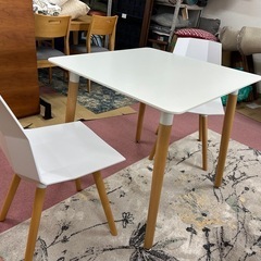 清潔感あふれる2人掛ダイニングセットの画像