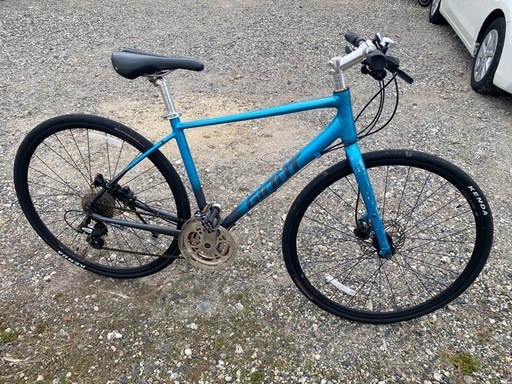 お薦め品‼️GIANTクロスバイク自転車 変速24段 ディスクブレーキ