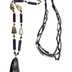 ハード系ネックレスとイヤリングの画像