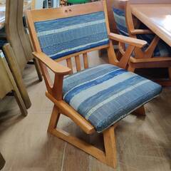 【愛品倶楽部柏店】maruni マルニ木工 ダイニング5点セット 肘付回転チェア 友坐の画像